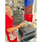 Đẳng cấp của một bài khóa luận nằm ở cái nhìn đầu tiên. Hãy để bìa mạ vàng Minh Ngọc giúp bạn ghi điểm tuyệt đối.