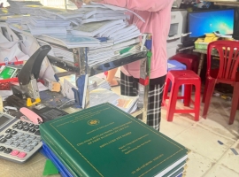 Gia Công Mẫu Bìa Nhũ Vàng Luận Văn Chuẩn Form Cho Các Trường Đại Học