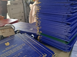 làm bìa mạ nhũ vàng nhanh lấy liền rất đẹp giá rẻ