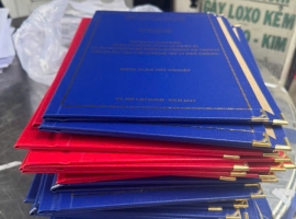 Đặt bìa nhũ mạ vàng – Giá sinh viên, chất lượng cao