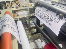 In tem tròn – vuông – theo logo – bế sẵn tiện dùng. In tem mỹ phẩm – chống nước – bền đẹp. In tem thực phẩm – rõ thông tin – an toàn. In tem bảo hành – tem vỡ – chống giả.