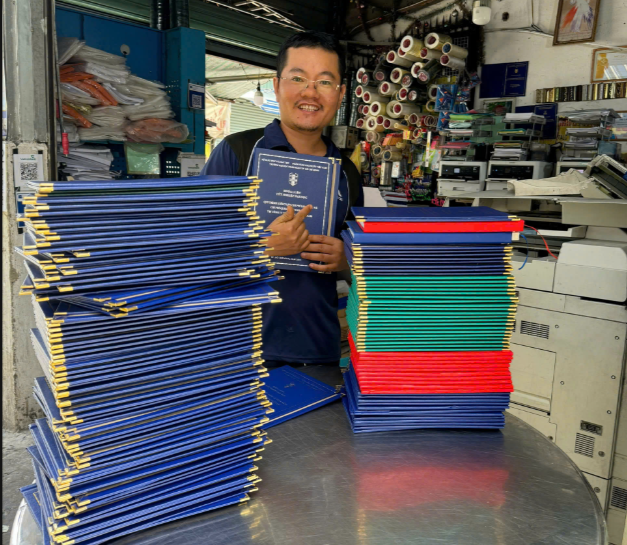 Nhận gia công bìa mạ nhũ vàng khóa luận tốt nghiệp tại Thủ Đức