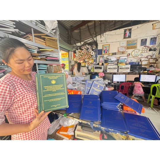 GIA CÔNG BÌA MẠ NHŨ VÀNG CHUẨN TP.HCM