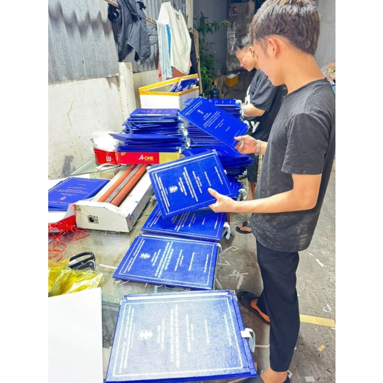 GIA CÔNG BÌA MẠ NHŨ VÀNG & KHÓA LUẬN