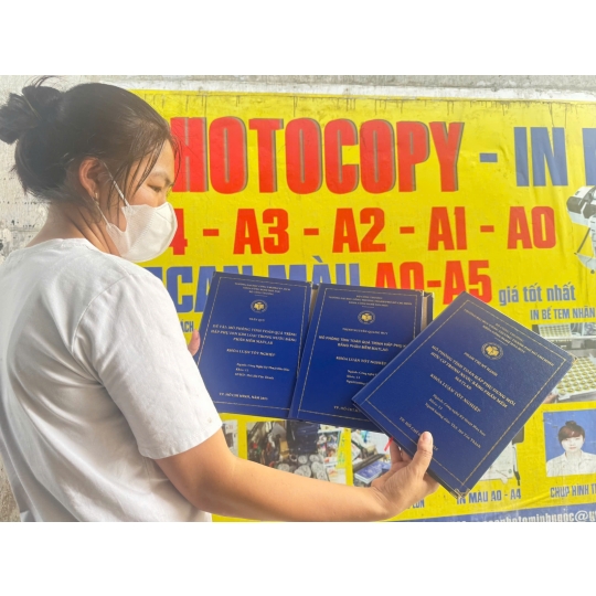 mẫu bìa mạ nhũ vàng chuẩn trường đại học công thương TP. HCM