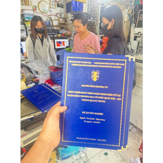 GIA CÔNG BÌA MẠ NHŨ VÀNG – ĐẠI HỌC NGÂN HÀNG TP.HCM