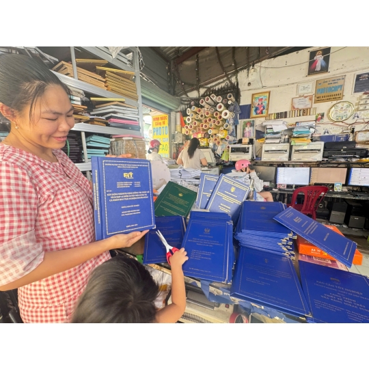 GIA CÔNG BÌA MẠ NHŨ VÀNG CHUẨN TP.HCM