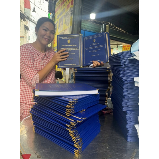 bìa mạ nhũ vàng chuẩn mẫu, tài liệu – luận văn – sách vở, đến các sản phẩm gia công sau in sắc nét