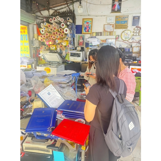 GIA CÔNG BÌA MẠ NHŨ VÀNG – DÀNH CHO SINH VIÊN HUTECH