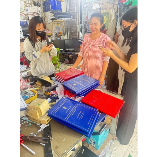 GIA CÔNG BÌA MẠ NHŨ VÀNG – DÀNH CHO SINH VIÊN HUTECH