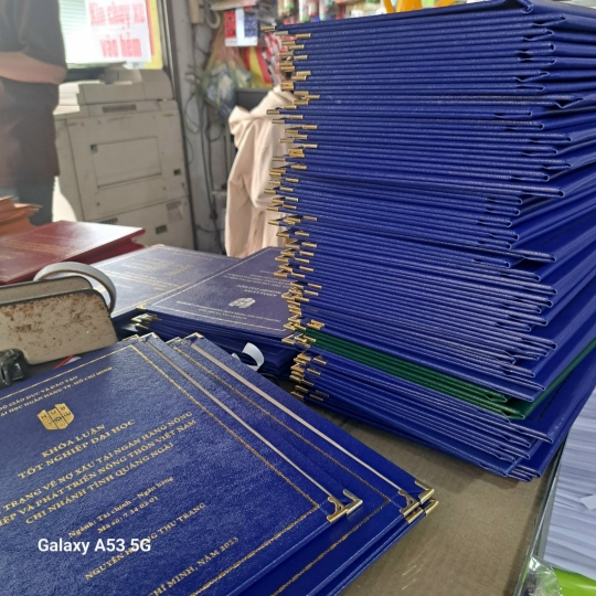 làm bìa mạ nhũ vàng nhanh lấy liền rất đẹp giá rẻ