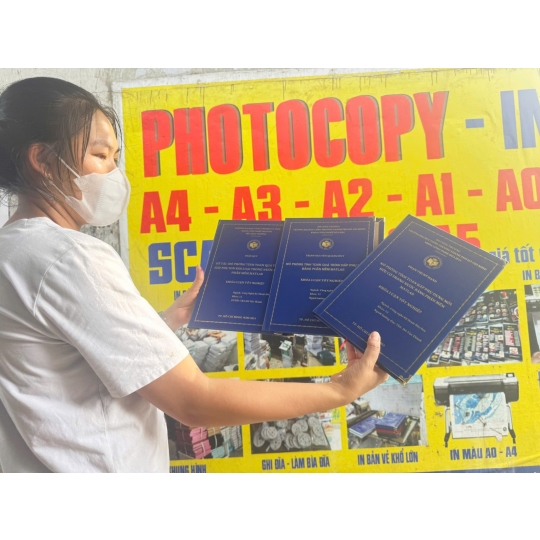 mẫu bìa mạ nhũ vàng chuẩn trường đại học công thương TP. HCM