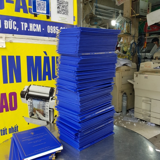 Dịch Vụ Bìa Nhũ Mạ Vàng – Minh Ngọc Đồng Hành Cùng Sinh Viên 