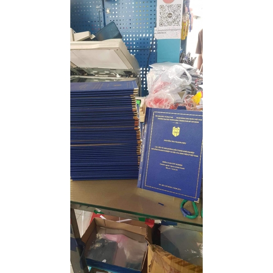 Đóng bìa nhũ mạ vàng tinh xảo cho luận văn, đồ án sinh viên chuẩn tốt nghiệp