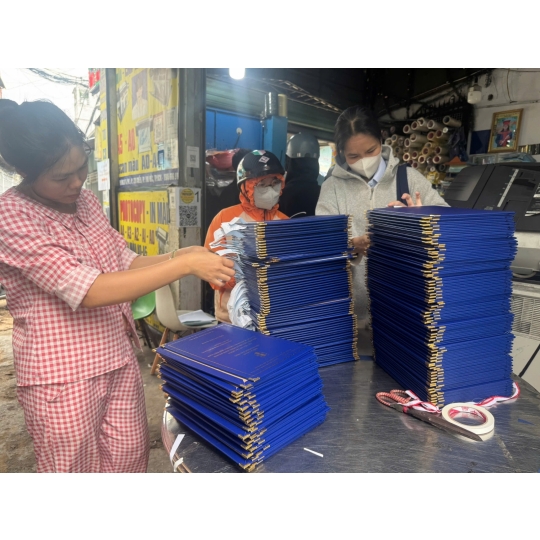 Bìa Mạ Nhũ Vàng – Lấy Liền – Giá Tốt Cho Sinh Viên