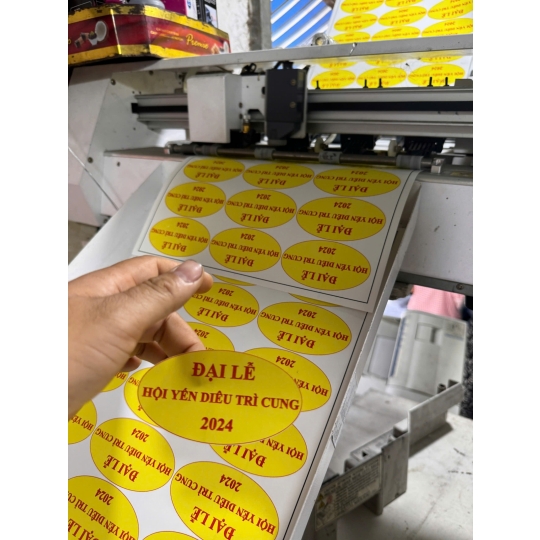 In bế tem nhãn theo yêu cầu 