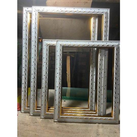 Khung hình giá rẻ 