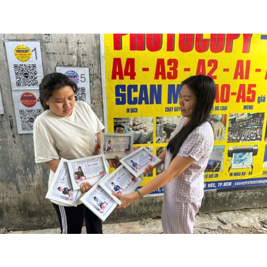 In giấy khen thưởng chèn hình tại Thủ Đức 