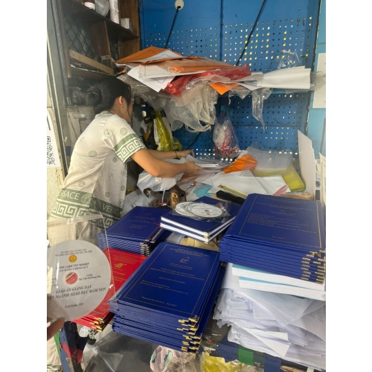 Mẫu bìa mạ nhũ vàng chuẩn của các trường