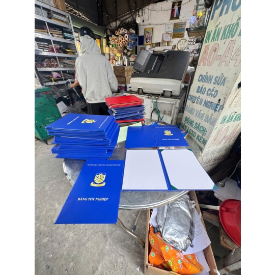 Ưu Đãi Đóng Bìa Mạ Vàng Sinh Viên Tại Photocopy Minh Ngọc – Giá Tốt, Làm Nhanh