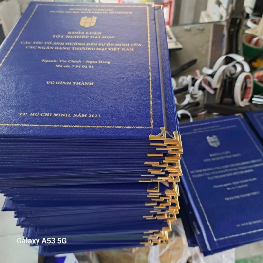 Gia công  mẫu bìa mạ vàng đẹp –  Dịch vụ ưu đãi nhanh chóng cho sinh viên 