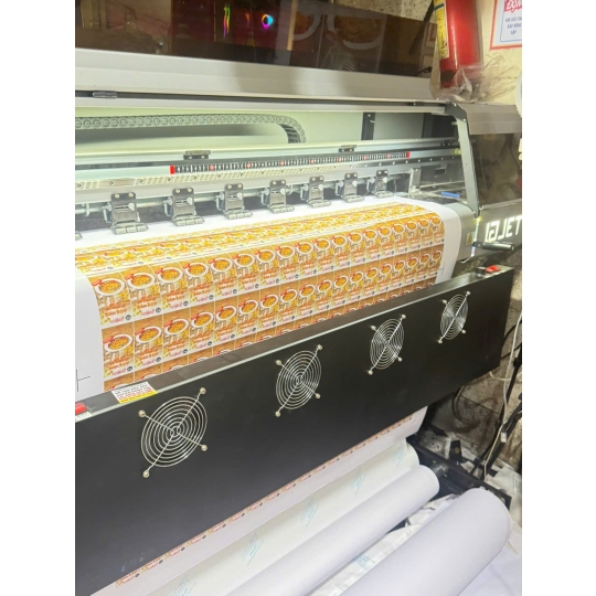 In bạt quảng cáo treo ngoài trời Hiflex bền, màu sắc rõ, chữ sắc nét