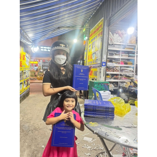 Gia công  mẫu bìa nhũ vàng – Hoàn thiện bài tốt nghiệp, nổi bật và sang trọng 