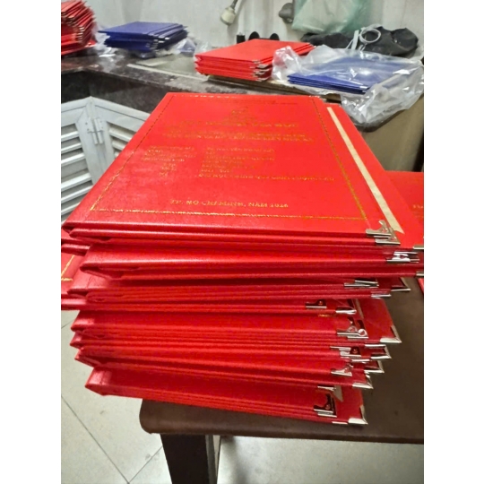 Đẳng cấp của một bài khóa luận nằm ở cái nhìn đầu tiên. Hãy để bìa mạ vàng Minh Ngọc giúp bạn ghi điểm tuyệt đối.